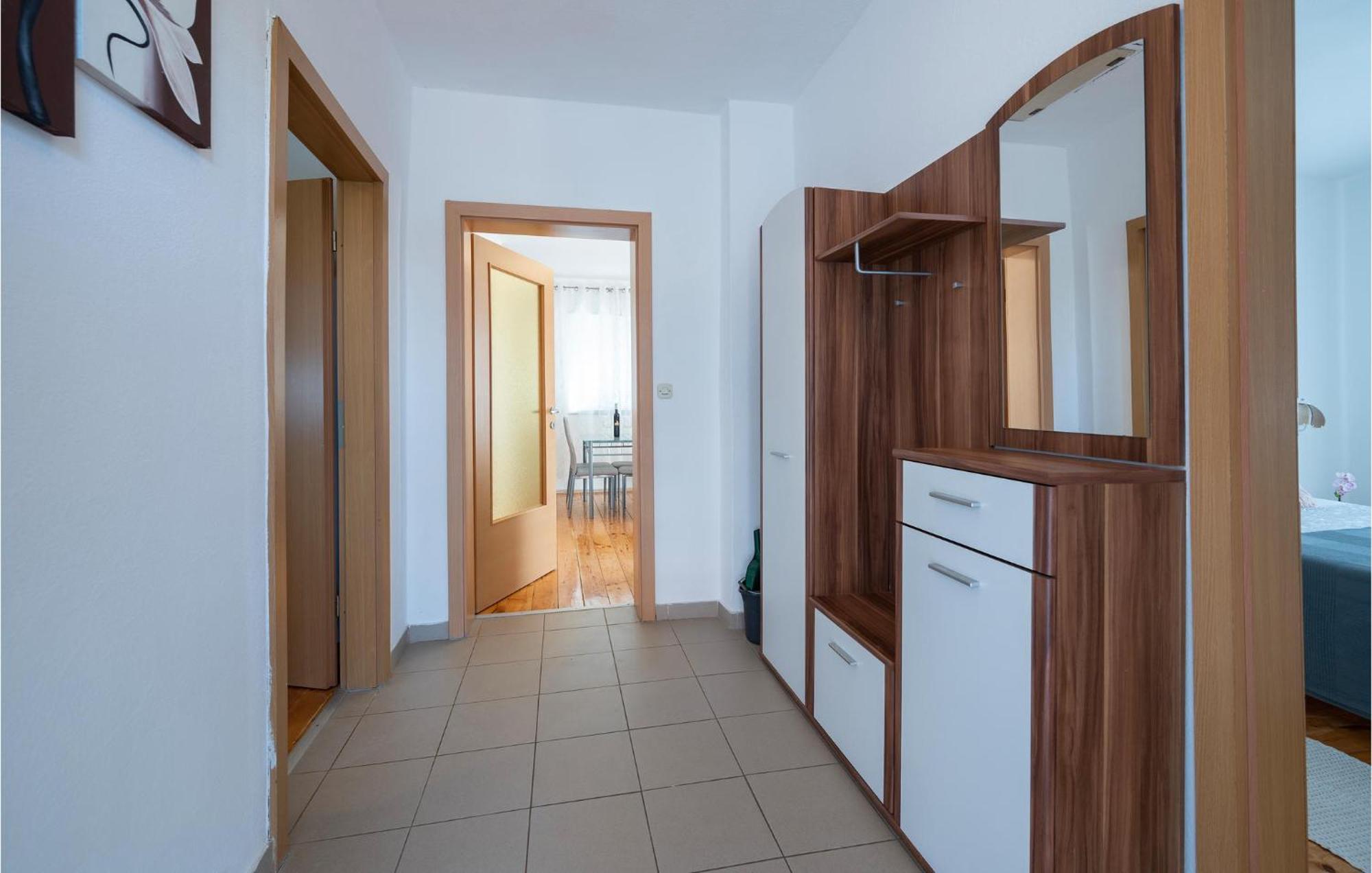 Apartmán In With Outdoor Swimming Pool